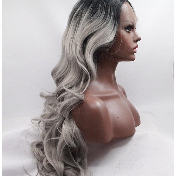 💙Terrisa GREY 2tone 22”LACE FRONT CELEB Wig💙*NWT - Picture 3 of 4